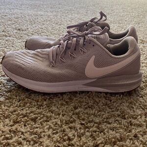 Nike zoom structure 22